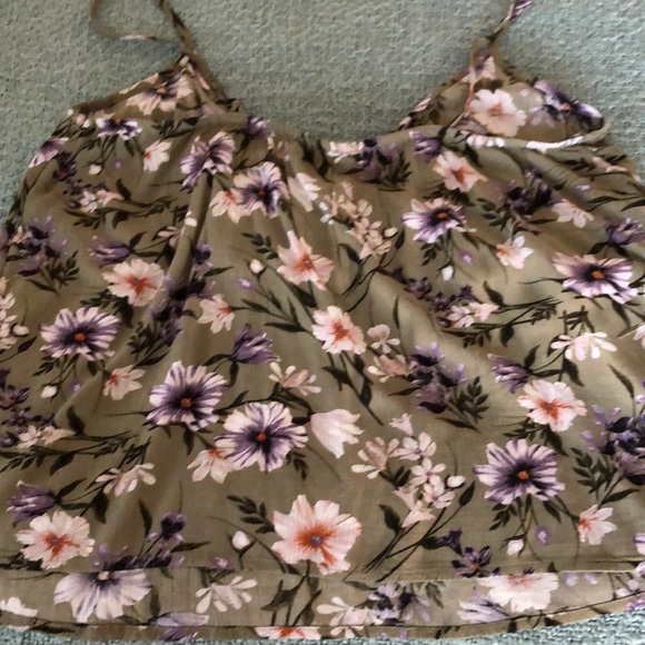 Cute AEO cropped tank - Picture 2 of 3